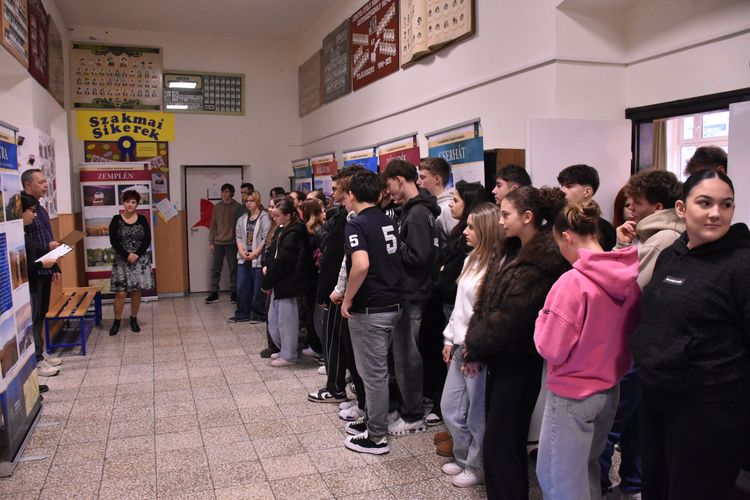 Kárpát-medencei kiállítás az iskolában