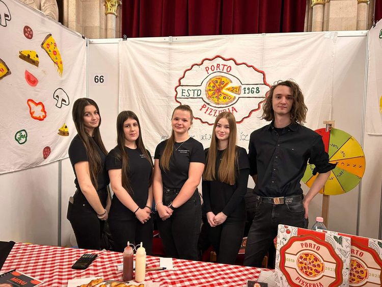 Bécsi tanirodai kiállítás