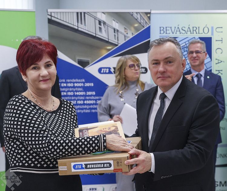 Megjelent a hír a Győr Plusz hírportálon: Van értelme jónak lenni-Átadták a belvárosi angyalok adományait